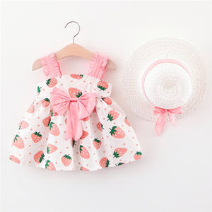 Fournisseur chinois de vêtements d'été en coton rose et rouge à pois, robe pour fille avec motif fraise, jupe pour bébé avec chapeau de soleil - Product Image 3