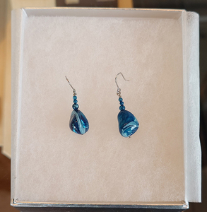 Boucles d'oreilles en coquillage bleu unique, effet nacré, magnifiques et tendance, vente en gros pour femmes - Product Image 1