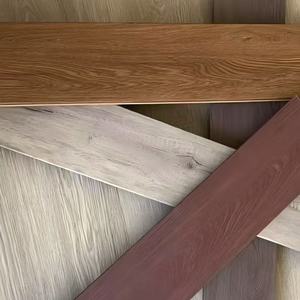 高性能で防水・防湿性に優れたラミネートウッドフローリング。環境に配慮したPVC素材を使用し、特に庭園向けです。 - Product Image 2