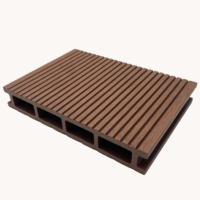 Platelage de sol en WPC ignifuge antidérapant et résistant aux UV imperméable pour espace extérieur résidentiel commercial prix d'usine