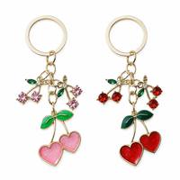 Handgemaakte schattige kersen hart fruit plant sleutelhanger zinklegering onregelmatige vorm sleutelhanger voor vrouwen meisjes groothandel