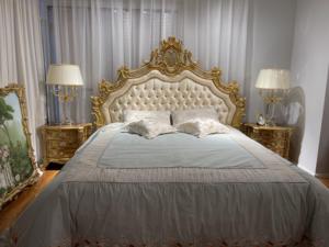 Letto Matrimoniale Francese Deluxe Personalizzabile con Foglia d'Oro e Intarsi di Conchiglie Design Antico Letto King Size - Product Image 2
