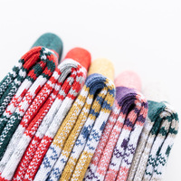 Nouveau design Chaussettes mi-tube de style national pour femmes Chaussettes en laine de lapin d'hiver chaudes Chaussettes de Noël