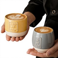 Tasse à expresso au design minimaliste moderne du Moyen-Orient avec calligraphie arabe en relief, tasse à café à tenir à la main pour l'art latte, rapport FCM