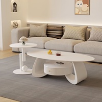 Table basse ovale en marbre style crème avec structure en métal pour salon, petit appartement, mobilier de salon simple et moderne
