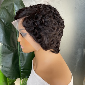 Perruque courte <span class=keywords><strong>coupe</strong></span> pixie 13x4 avec dentelle transparente, fabriquée à la machine, en <span class=keywords><strong>cheveux</strong></span> humains, bouclée et ondulée, style Chioma <span class=keywords><strong>pour</strong></span> femmes - Product Image 4