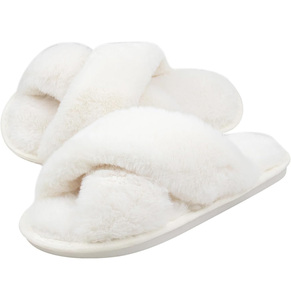 Nouvelles pantoufles en fourrure en peluche pour l'usure externe anti-dérapant fond de maison couleur unie pantoufles en coton croisé pour les femmes - Product Image 1