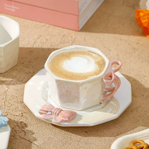 แก้วกาแฟเซรามิคดีไซน์โบว์ 200 มล. สไตล์สาวอินเทรนด์ พร้อมจานรอง สำหรับดื่มชายามบ่าย ใช้ในออฟฟิศ หรือเป็นของขวัญ - Product Image 1