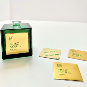 Etiquetas de Papel de Aluminio Dorado con Diseño en Relieve 3D de Alta Calidad, Personalizadas para Botellas de Vino y Perfume, Artesanías Metálicas, Etiquetas de Embalaje Personalizadas - Product Image 1