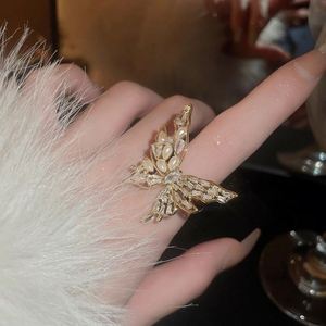 Anillo de mujer ajustable con diseño de mariposa hueca y brillante, moderno y exagerado, para el dedo índice, joyería personalizada - Product Image 4