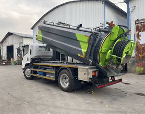 Camion de <span class=keywords><strong>vidange</strong></span> des eaux usées à aspiration combinée ISUZU Euro 5 de 9000 L avec système de jet d'eau haute pression pour le nettoyage professionnel des canalisations - Product Image 3