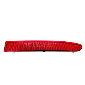 Reflector de Parachoques Trasero Danyang Kumi Auto Parts, Rojo Menisco Plano Convexo para Mercedes Benz W907 2019 2021 A9108204800 A9108204900 - Product Image 1