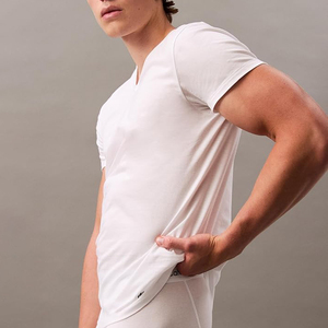 <span class=keywords><strong>T</strong></span>-<span class=keywords><strong>shirt</strong></span> personalizzata da <span class=keywords><strong>uomo</strong></span>, vestibilità aderente, in modal bianco traspirante, per palestra, con scollo a V, maglietta intima anti-sudore - Product Image 4