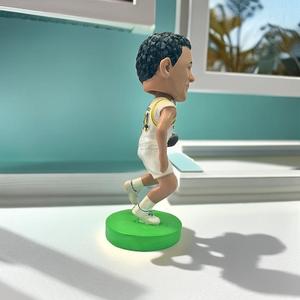 <span class=keywords><strong>Figurine</strong></span> <span class=keywords><strong>de</strong></span> football personnalisée en résine, faite à la main et peinte à la main, certifiée BSCI, pour <span class=keywords><strong>voiture</strong></span>, style bobblehead, amusante et sportive - Product Image 3