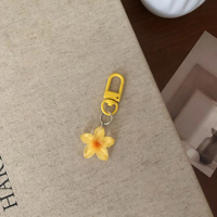 Porte-clés fleur transparent coloré, pendentif en résine mignon avec pétales, breloque de sac style Ins et décor pour écouteurs, commandes personnalisées en gros