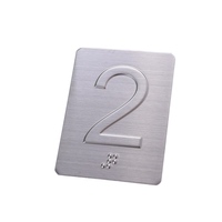Plaques signalétiques métalliques personnalisées en acier inoxydable, gravées en relief avec fixation par vis pour l'identification des équipements et le suivi des numéros de série