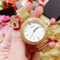 Montre-bracelet de luxe en acier inoxydable, 32 mm, cadran au design simple, montre à quartz dorée tendance pour femme, vente en gros, faible MOQ