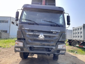 8x4 HOWO รถบรรทุกหนักมือสองสำหรับขายดีเซลเกียร์อัตโนมัติยูโร4เครื่องยนต์มาตรฐานการปล่อย - Product Image 5