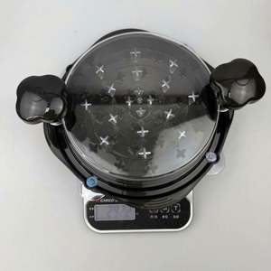 Tazón Redondo para Pollo con Herramienta Mezcladora Giratoria, Base Antideslizante de Plástico Resistente y Tapa Transparente Fácil de Limpiar - Product Image 3