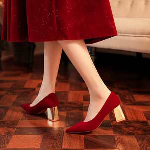 Zapatos de boda de tacón grueso con punta en punta de terciopelo rojo para novia y dama de honor, elegantes, sin cordones, de tacón medio 6555H - Product Image 4