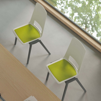 Chaise de réunion moderne en PP, robuste et durable, avec dossier creux, coussin en éponge souple, livraison rapide, pour espace de travail du personnel