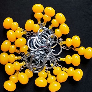 Porte-clés/Pendentif en imitation ambre gourd R321 - Un Yuan/l'unité (Prix de gros : Deux Yuan/l'unité) - Product Image 1