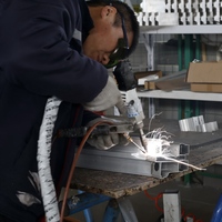 Ventana Abatible de Aluminio con Rotura de Puente Térmico, Drenaje Oculto, Eficiencia Energética, Resistente a Huracanes, para Edificios Altos, con Certificación CE
