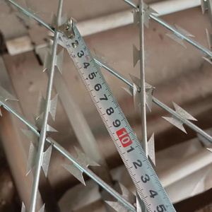 Promotion : Panneaux de clôture extérieure en treillis barbelé soudé galvanisé, Panneaux de clôture en acier à barbelures de type rasoir, Clôture anti-escalade <span class=keywords><strong>pour</strong></span> prison - Product Image 5