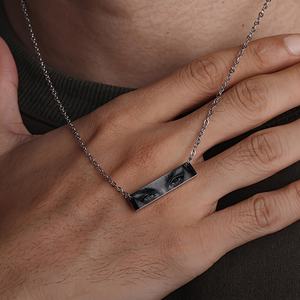 Collier Personnalisé avec Nom Gravé, Photos d'Yeux Géométriques, Longs Pendentifs en Acier Inoxydable <span class=keywords><strong>pour</strong></span> Femmes et Hommes - Product Image 3