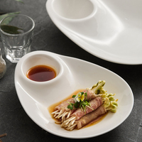 Assiette à raviolis en céramique avec compartiment à sauce intégré, plat de service individuel divisé pour fruits de mer et sushis, en porcelaine, 10/12 pouces, durable