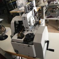 Machine à coudre industrielle Durkopp Adler 558 à œillet et à bouton-trou d'occasion