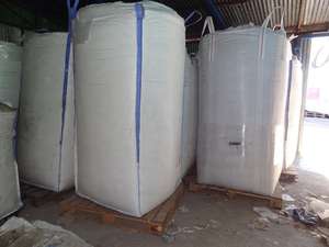 Hojuelas de Polietileno de Alta Densidad (HDPE) Recicladas Ecológicas, 99% Puras, Fragmentos Transparentes Azules, para Moldeo por Inyección Industrial - Product Image 3