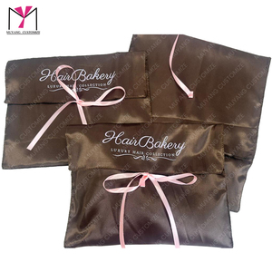 Bolsa de satén para extensiones de cabello Hair Bakery, empaque de regalo de lujo, logotipo personalizado impreso, cierre con cinta rosa - Product Image 2
