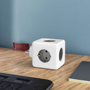 Compact Cube EU Power Strip con puertos USB C y protección contra sobretensiones - Product Image 2