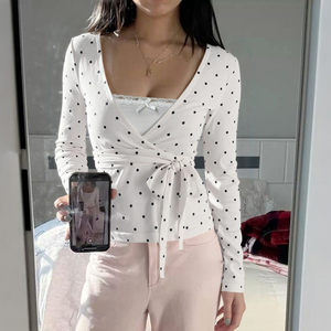 Camiseta de Manga Larga con Cuello en V y Estampado de Lunares, con Detalle de Lazo, Estilo Dulce, Casual, Versátil, Ajustada para Mujer - Product Image 3