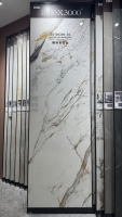 Grand stock de dalles de pierre frittée de luxe 1000x3000mm, imperméables, nombreux styles pour piscines et décorations commerciales extérieures