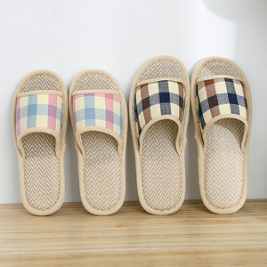   Chaussons de luxe en fourrure pelucheuse haut de gamme, confortables et élégants pour la maison, avec semelle en caoutchouc antidérapante et durable. - Product Image 4