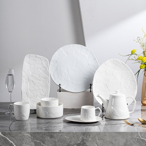 Tazza <span class=keywords><strong>da</strong></span> Tè in Ceramica Stile Europeo <span class=keywords><strong>con</strong></span> <span class=keywords><strong>Piattino</strong></span>, per Cappuccino e Caffè, Bianca <span class=keywords><strong>con</strong></span> Decorazioni in Rilievo, Set di Lusso - Product Image 3