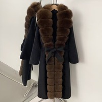 Manteau long d'hiver élégant pour femme en laine double face avec col en vraie fourrure de renard, ceinture et bordure en fourrure de renard véritable