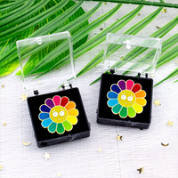 Kustom desain gratis pelangi bunga pin logam Anime lembut keras Enamel berlapis emas lencana jimat