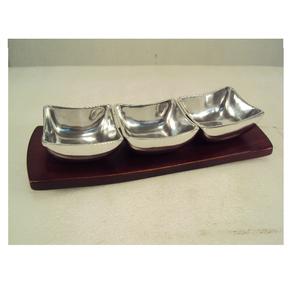 Plateau en bois profond avec des poignées en métal pour l'usage de cuisine - Product Image 2