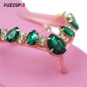 Alta calidad OEM logotipo personalizado impreso Casual suela de goma verano Playa Mujeres cristal PVC correas diarias diamantes de imitación para chanclas - Product Image 6