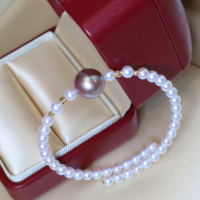 Bracelet élastique en perles d'eau douce blanches rondes naturelles de 4-5 mm, bracelet en perles d'eau douce violettes de 11-12 mm avec boule en or 18 carats pour femmes