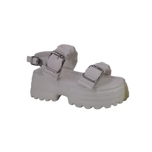 Suelas gruesas Sandalias planas de diseñador personalizado para mujeres y damas Pu Oem Zapatos de verano