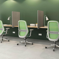 Chaise de bureau ergonomique en maille avec accoudoirs fixes, design pivotant respirant, cadre en acier, roulettes, chaise de bureau moderne pour longues sessions