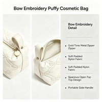 Sac à cosmétiques matelassé couleur bonbon avec nœud papillon Sac de rangement avec logo personnalisé Sac à maquillage en nylon doux gonflé Pochette cadeau