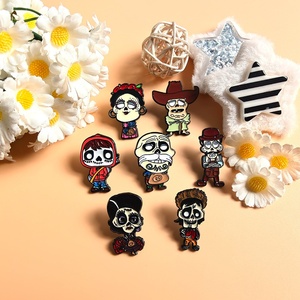 Broche en alliage de zinc peinte à l'effigie de personnages de dessins animés <span class=keywords><strong>Coco</strong></span> du Jour des Morts mexicain et épinglette de fête mexicaine - Product Image 2