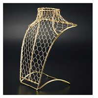 Présentoir de comptoir pour colliers et bijoux en forme de buste de mannequin en fil métallique hexagonal doré, avec épaules creuses