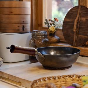 Wok hecho a mano con mango de madera, olla de hierro antiadherente para cocinar, uso en cocina, tamaño 30 cm - Product Image 2