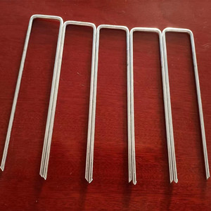 Piquets de jardin en acier galvanisé en forme de U de 6 pouces à tête plate, à tige lisse, pour aménagement paysager, barrière, couvre-sol et tuyau d'irrigation - Product Image 6